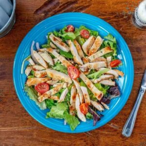 Ensalada de pollo asado